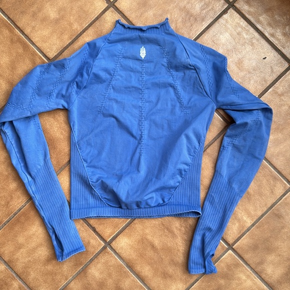 Free People Movement Good Karma Longsleeve size m/l - Picture 2 of 3